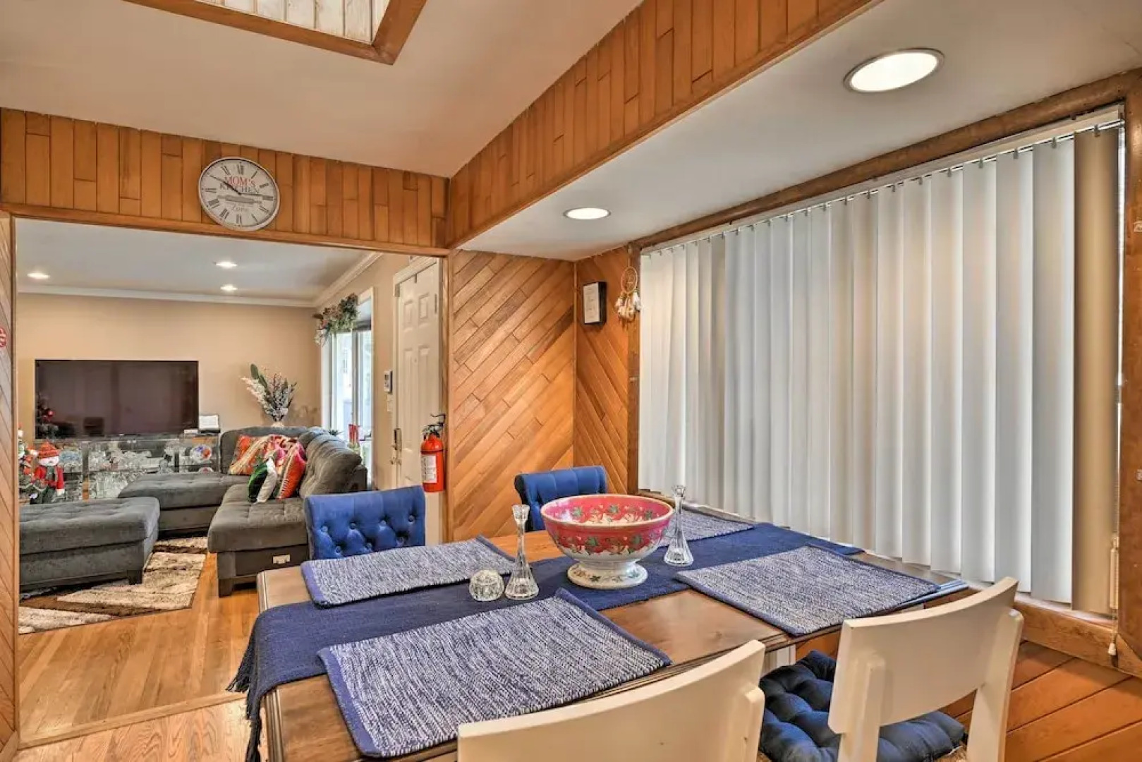 Quiet Commack Cottage w/ Pool, 8 Mi to Beach!