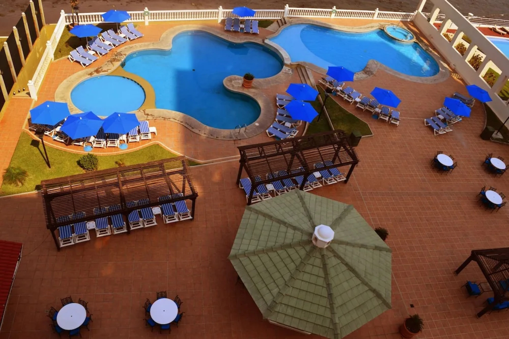 Astur Hotel y Suites