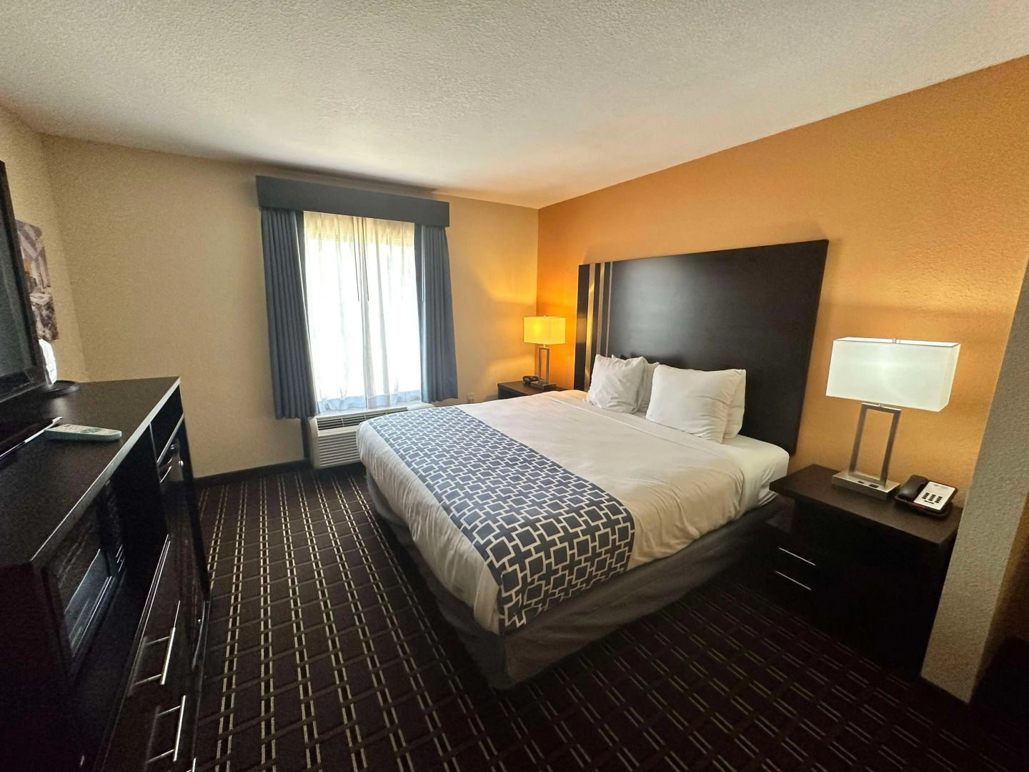Best Western Plus Bass Hotel & Suites