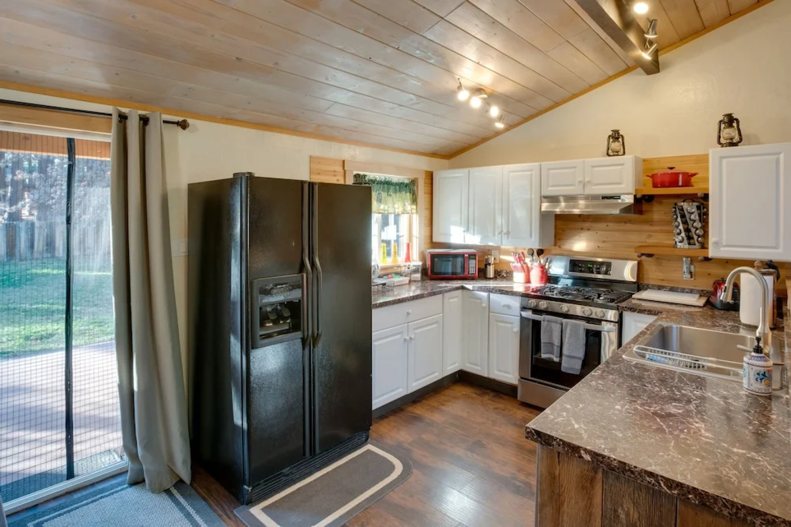 Tahoe Home 3 Mi to Heavenly Mountain Resort!