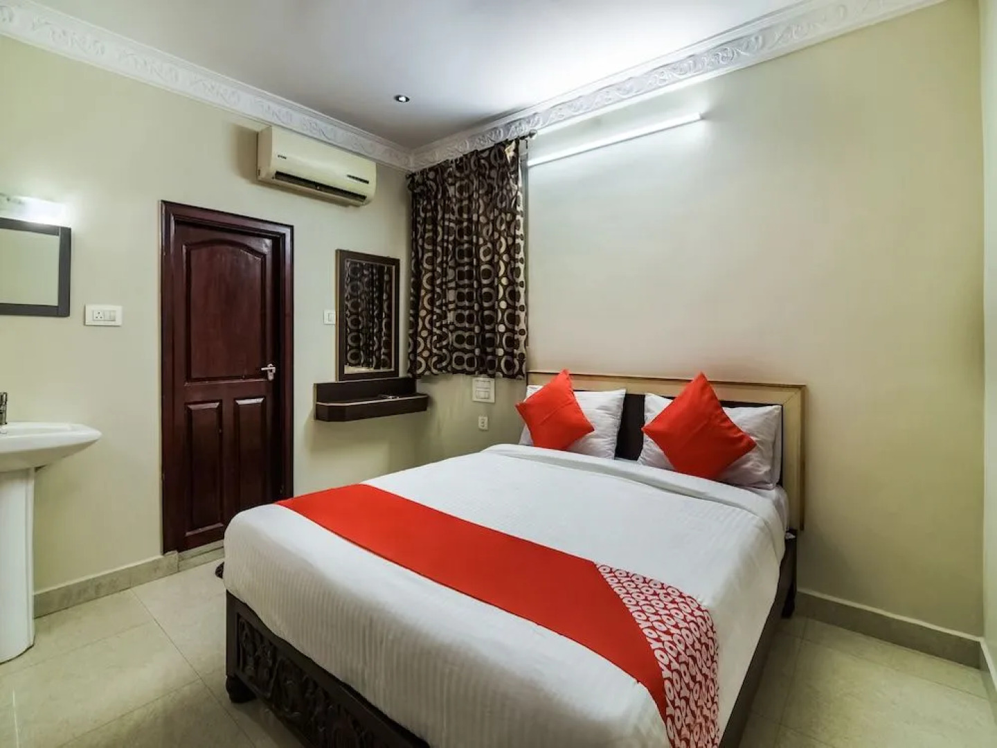 Oyo 33010 Hotel Mmr Towers