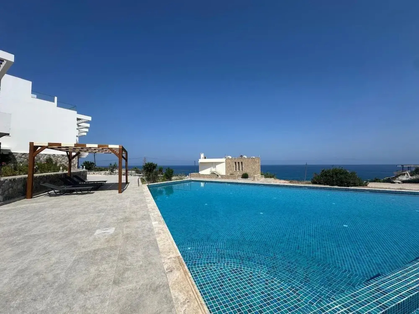 Wake Up by the Sea · Oceanfront Garden Retreat With Pool