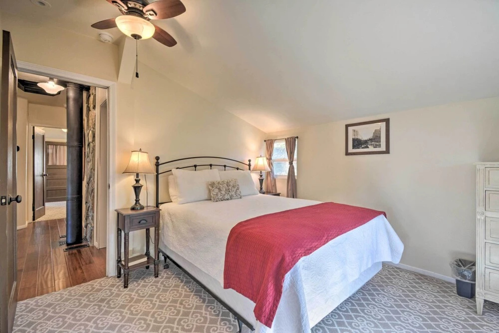 Historic Mariposa Stagecoach Stop w/ Gas Fire Pit!