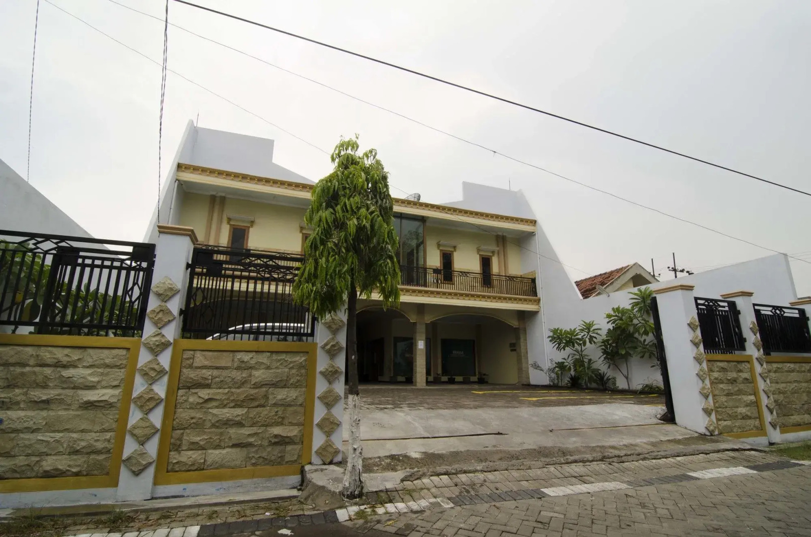 RedDoorz Near Ciputra World 2