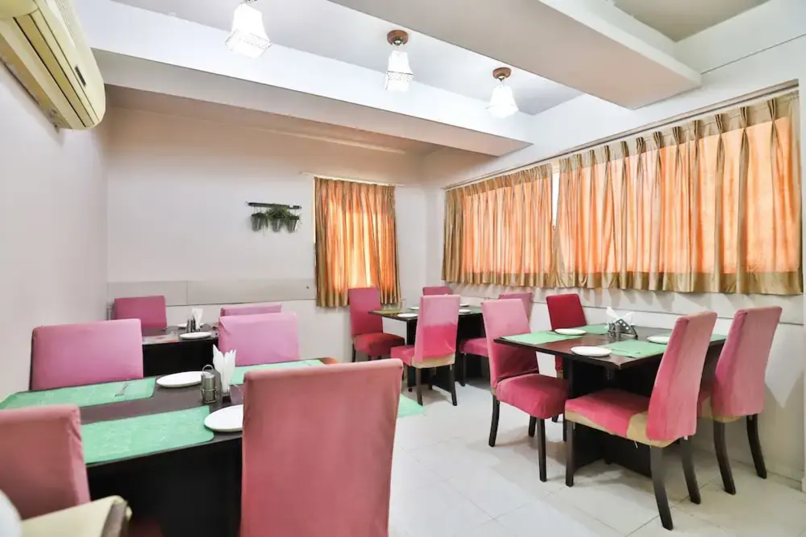 OYO 2156 Hotel Isher International
