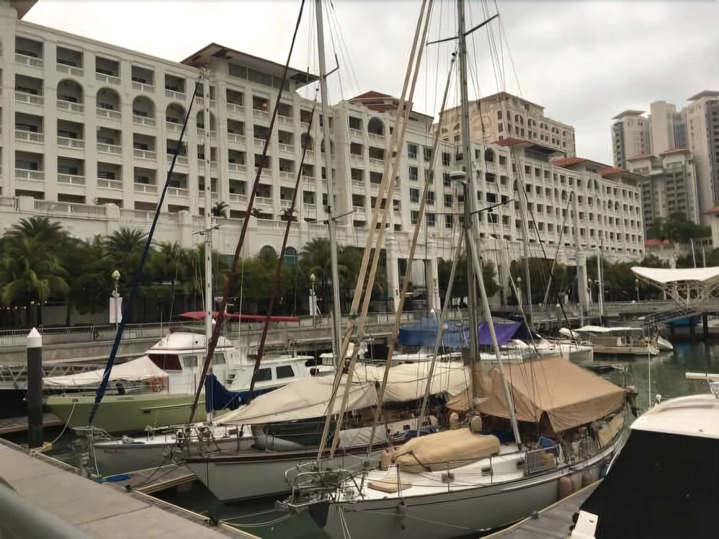 One BR Apartment Straits Quay Penang