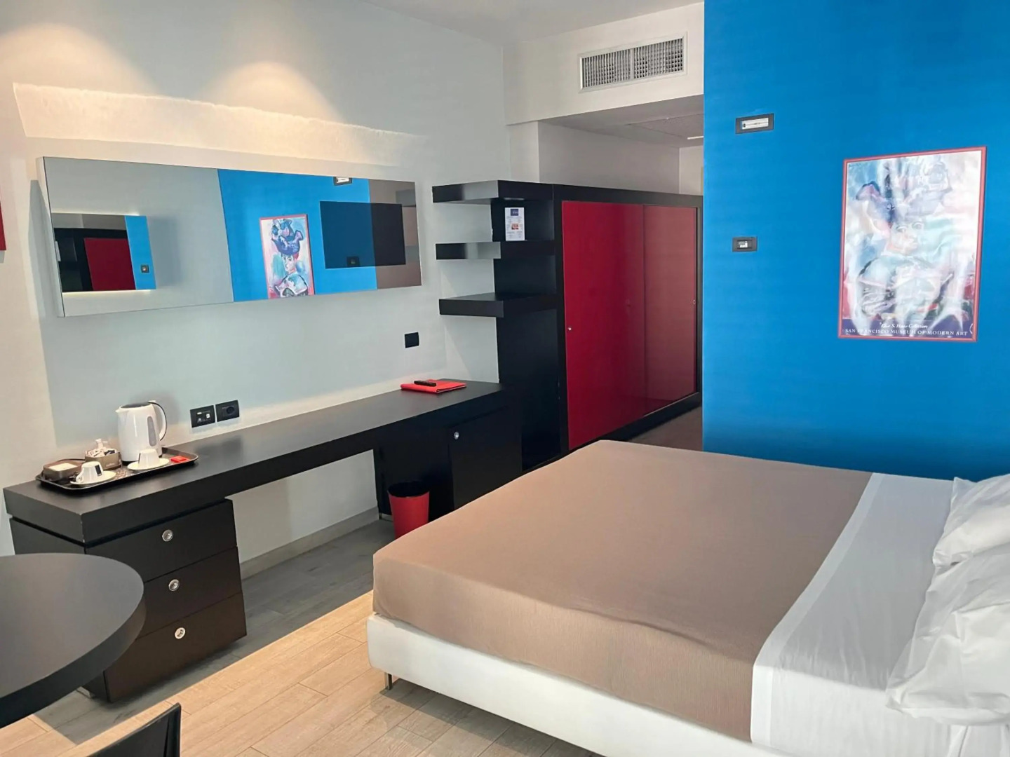 Blue Shades Aparthotel