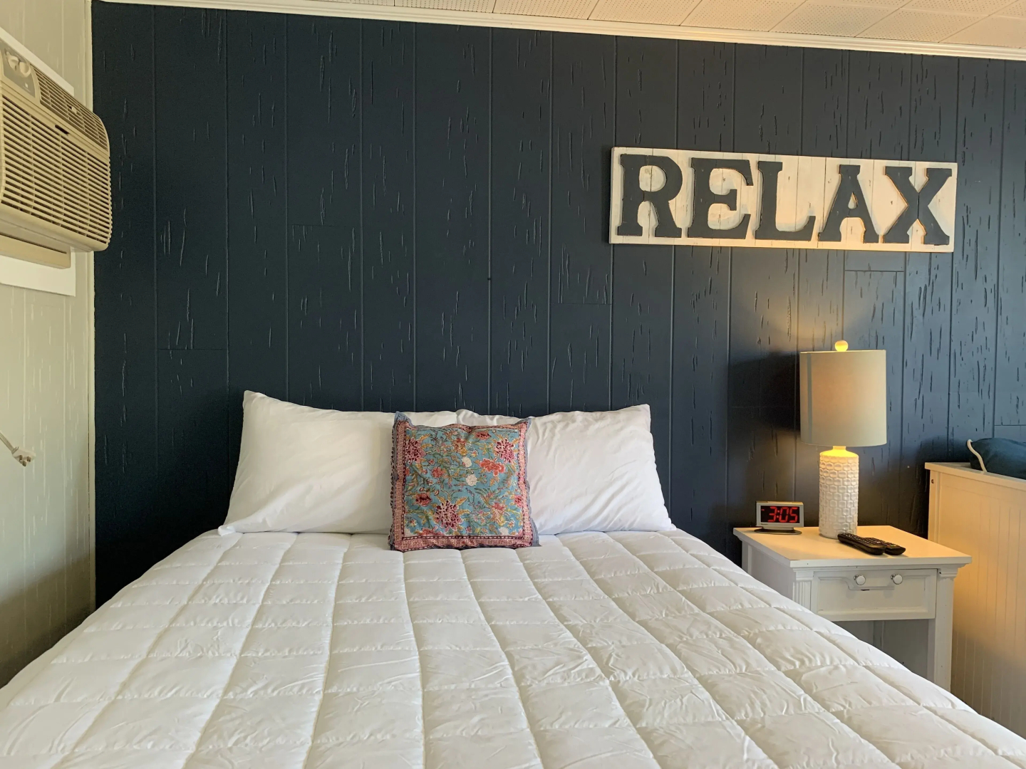 Vineyard Harbor Motel - Private Beach