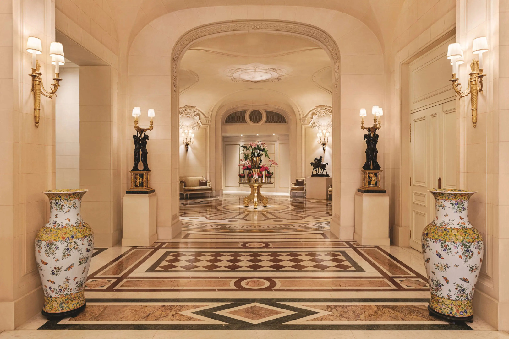 Отель Shangri-La Paris