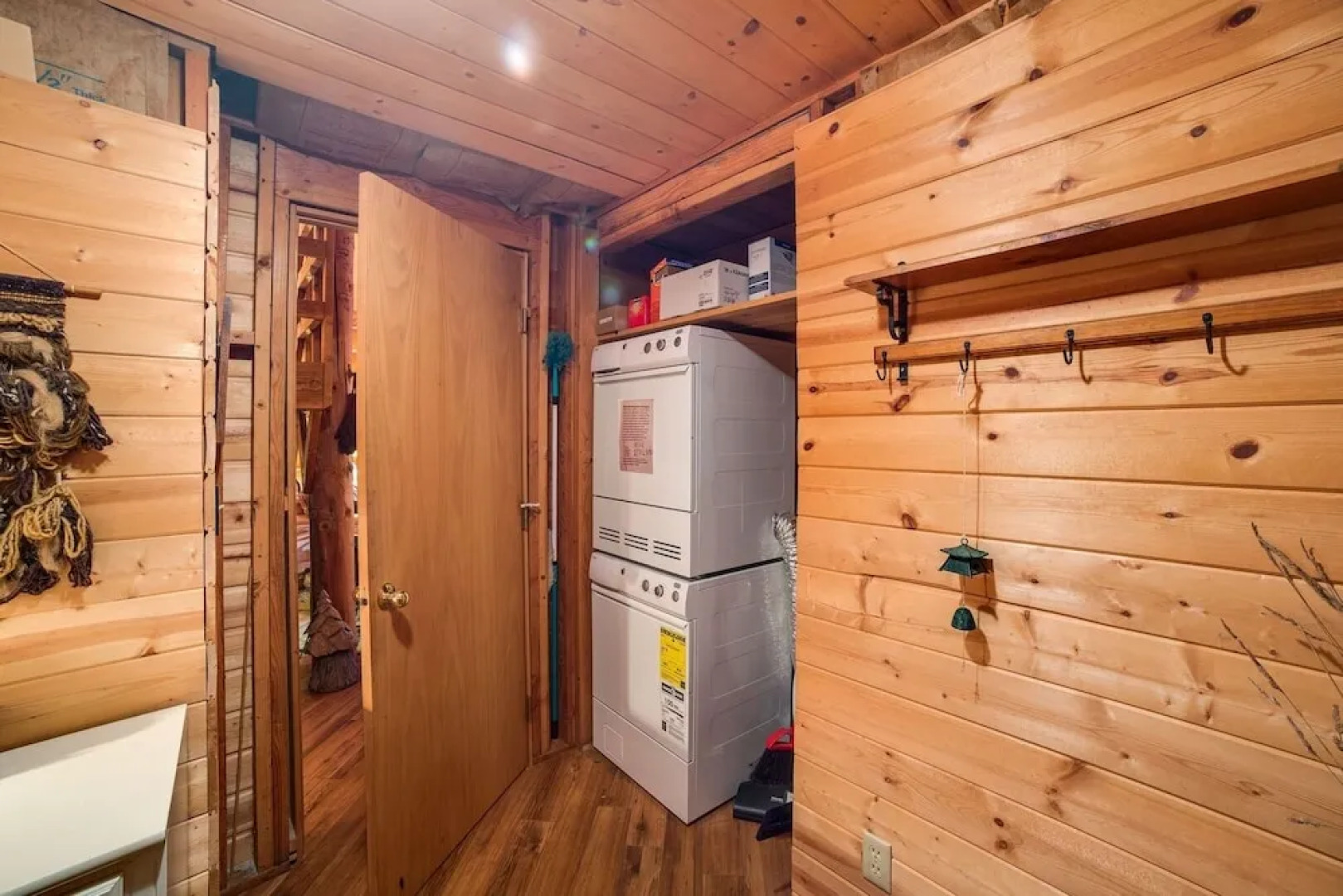 97mf - Lakeside - Dock - Bbq - Pets Ok - Sleeps 6 3 Bedroom Home by RedAwning