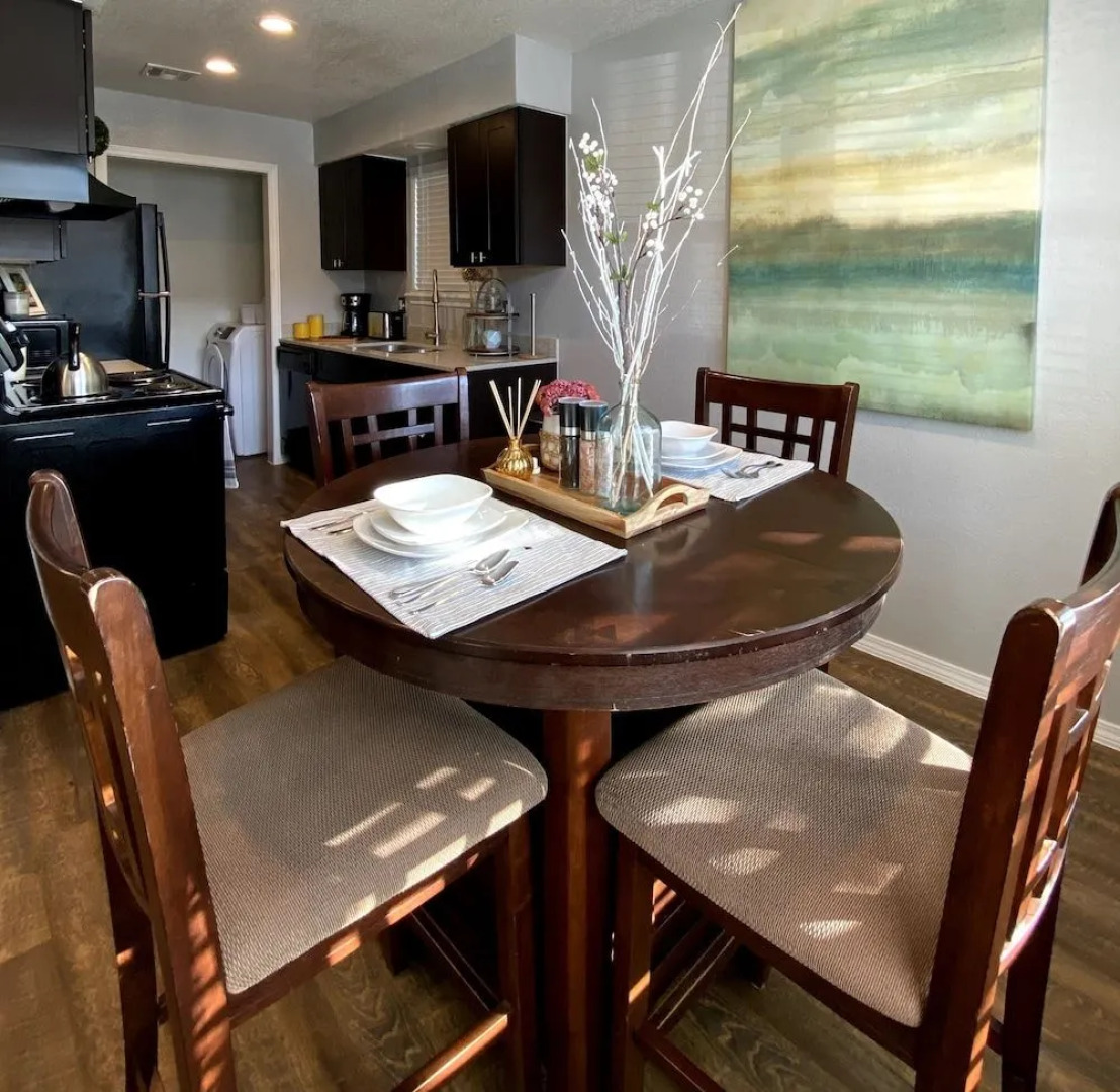 Evie's Campus-close 2 bedroom luxury