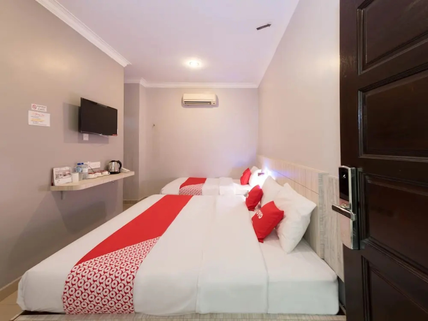 Super OYO Capital O 89366 Spring Inn Hotel