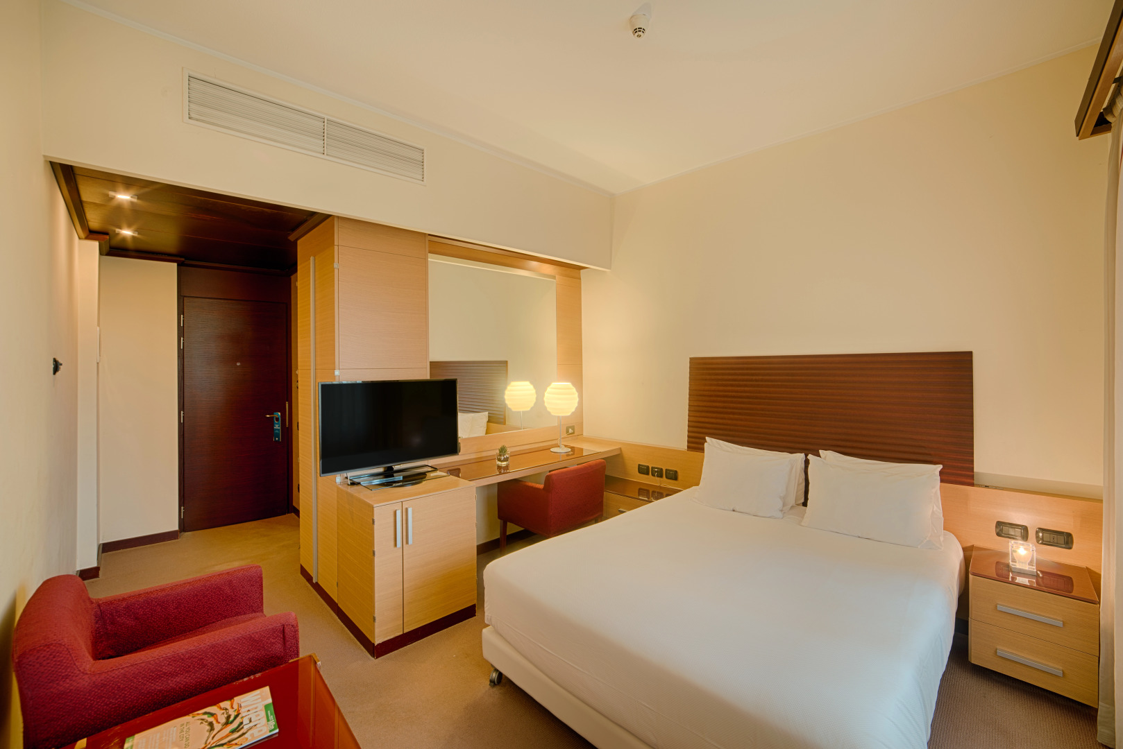 Отель NH Milano 2