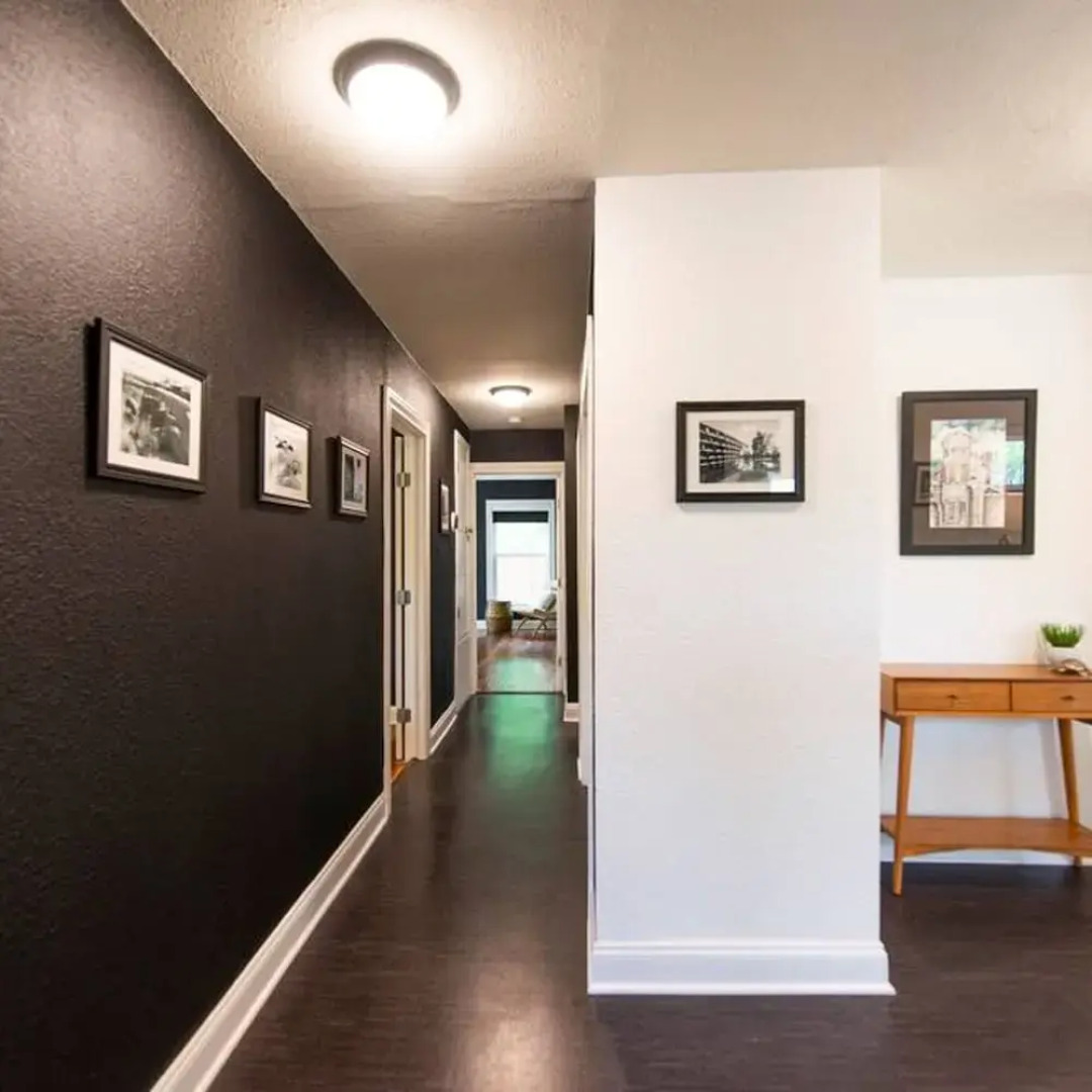 The Mod Poppy Large Home 10 Minutes From it all