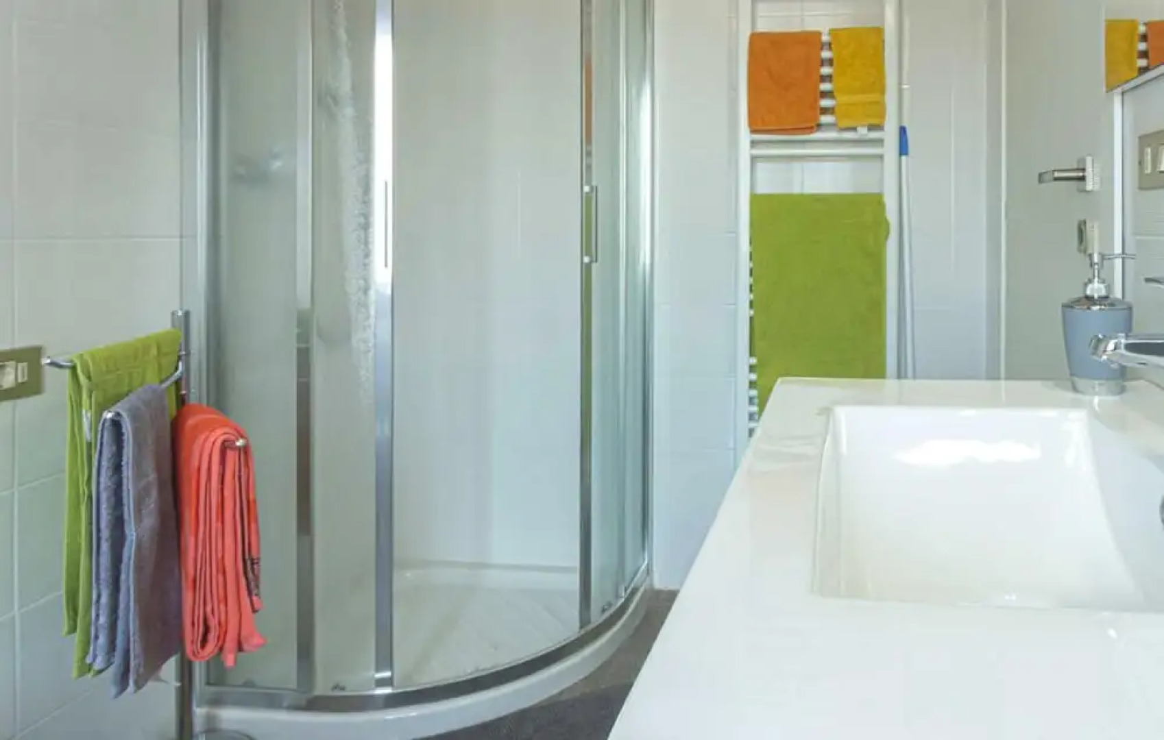 2 Bed-sleeps 6-aircon-town Centre-free Parking