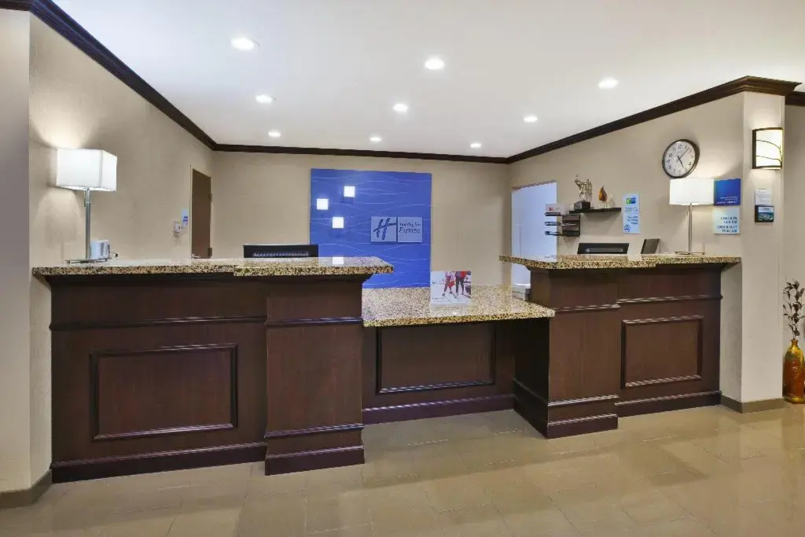 Holiday Inn Express & Suites Washington - Meadow Lands by IHG