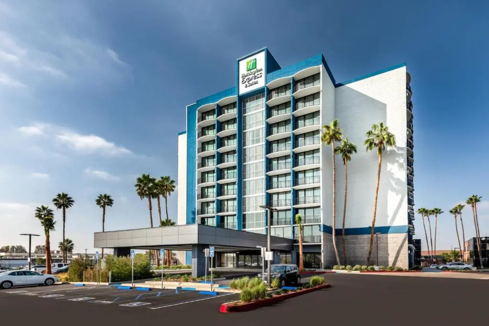 Holiday Inn Express & Suites Santa Ana - Orange County by IHG