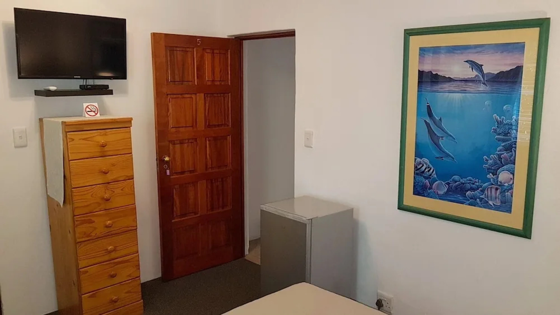 Six Valk Avenue Guest House