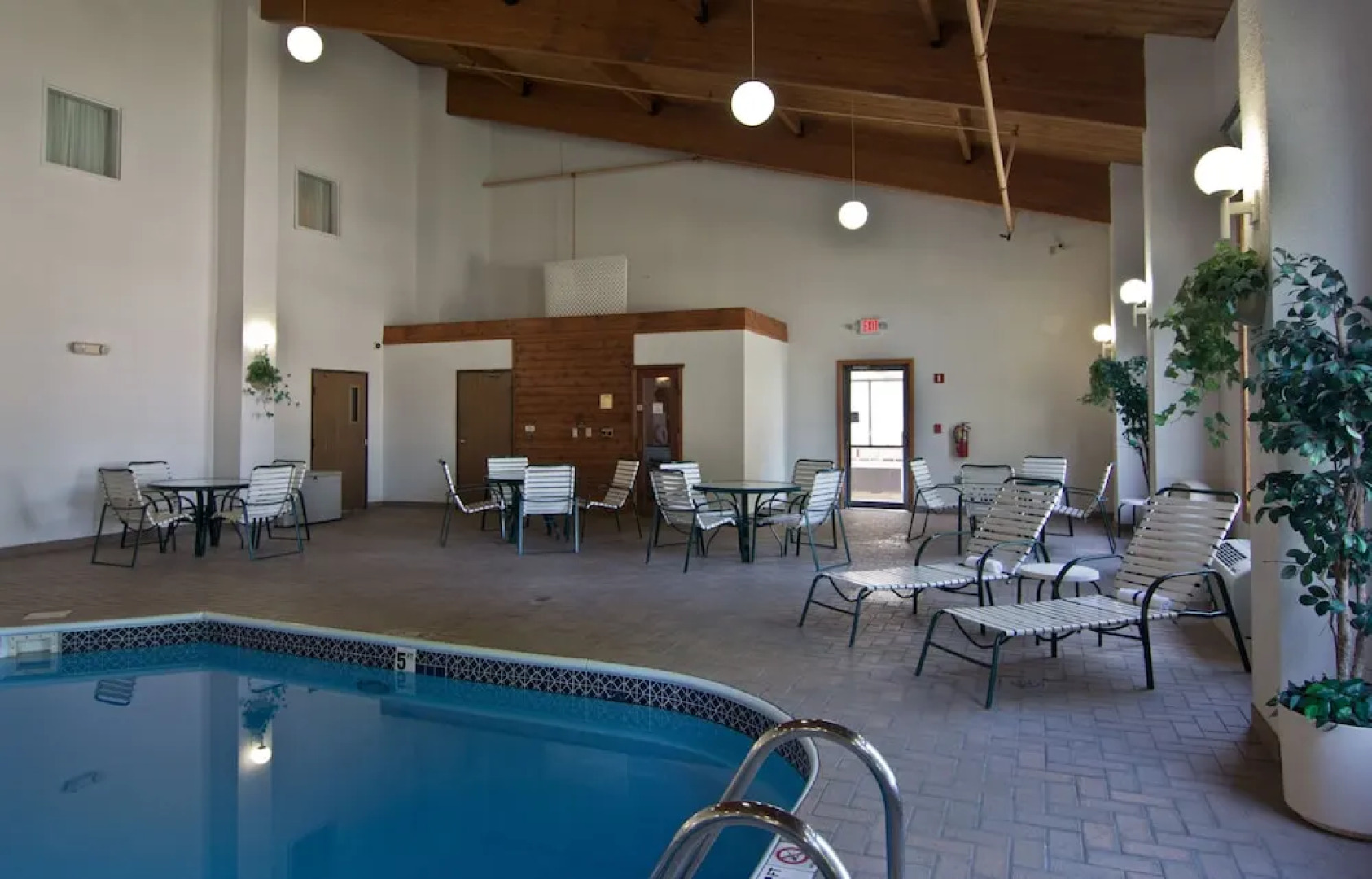 Schoenbrunn Inn & Suites