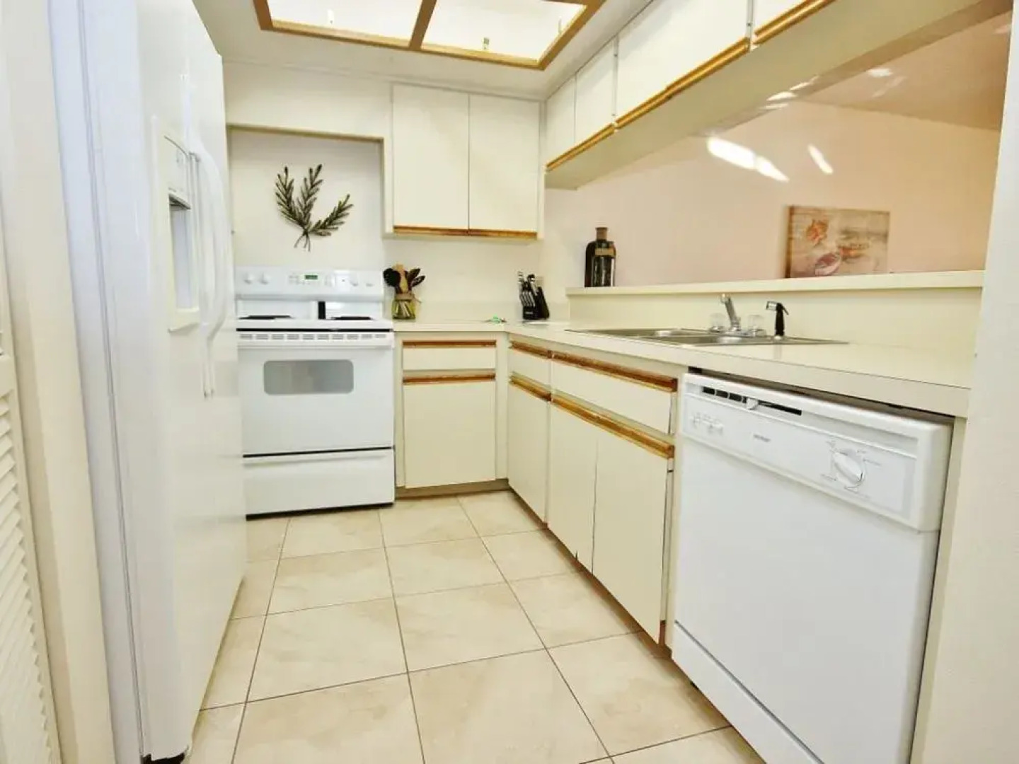 Beach 2402 1 Br Condo by RedAwning