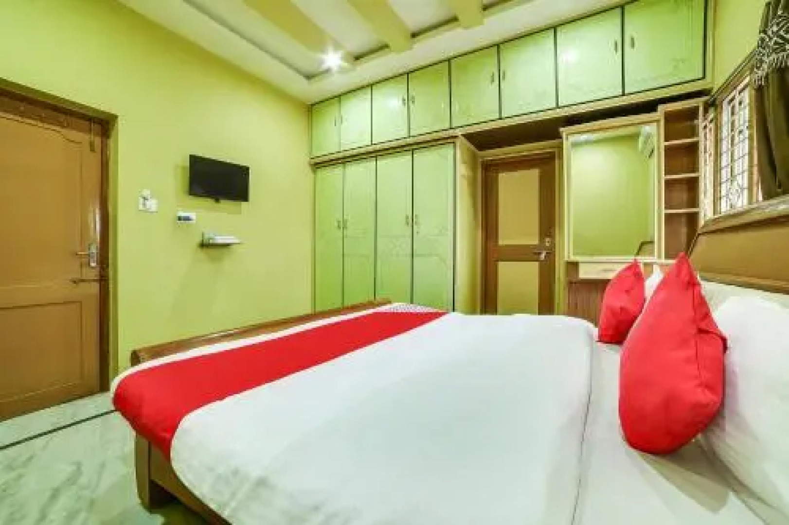 OYO 65103 Hashmi Residency