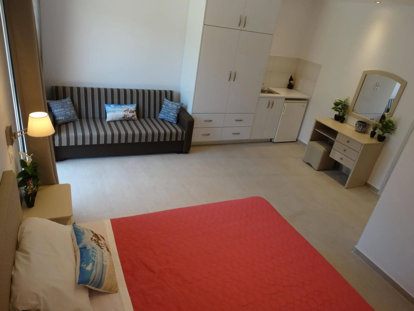 Makis Louvlis Apartments 