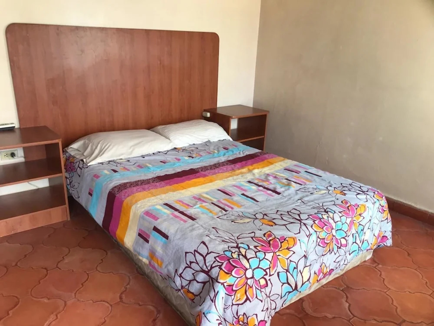 Lomas Apartments & Private Rooms