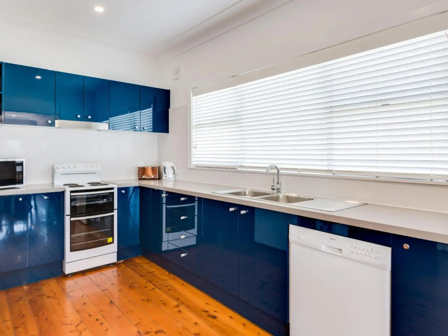 Bimbadgen at Hyams Beach 4pm Check Out Sundays