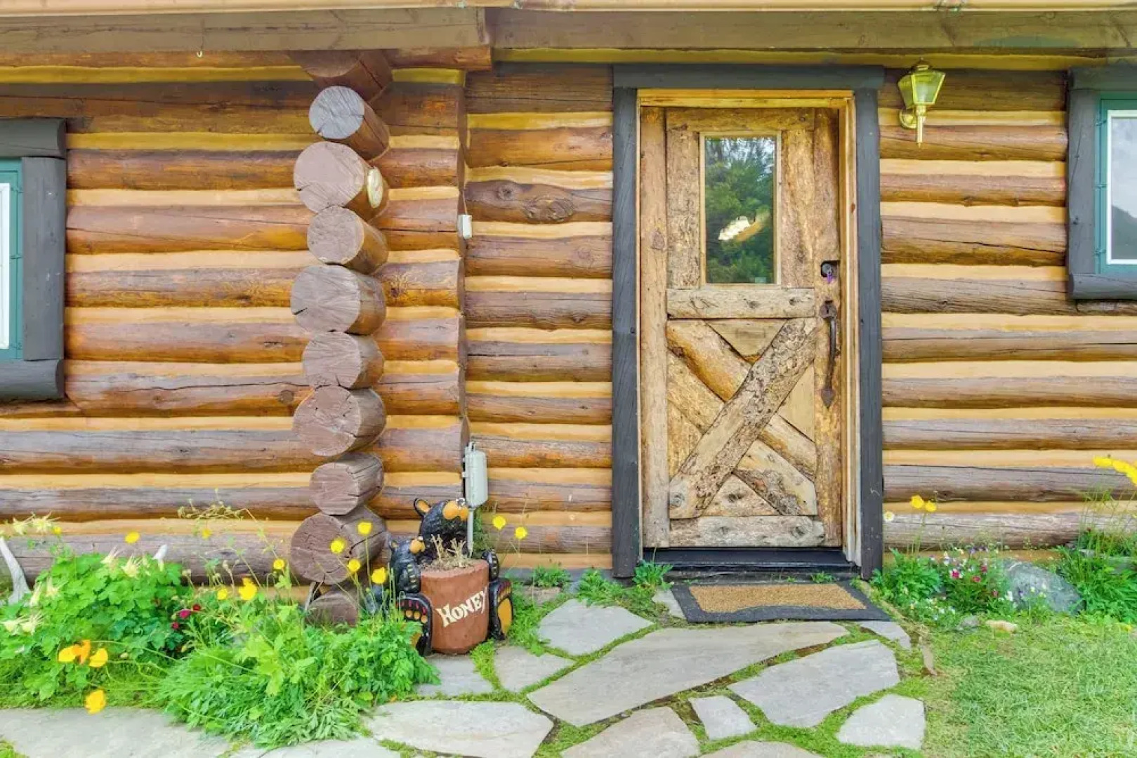Scenic Montana Cabin Rental ~ 1 Mi to Yellowstone!
