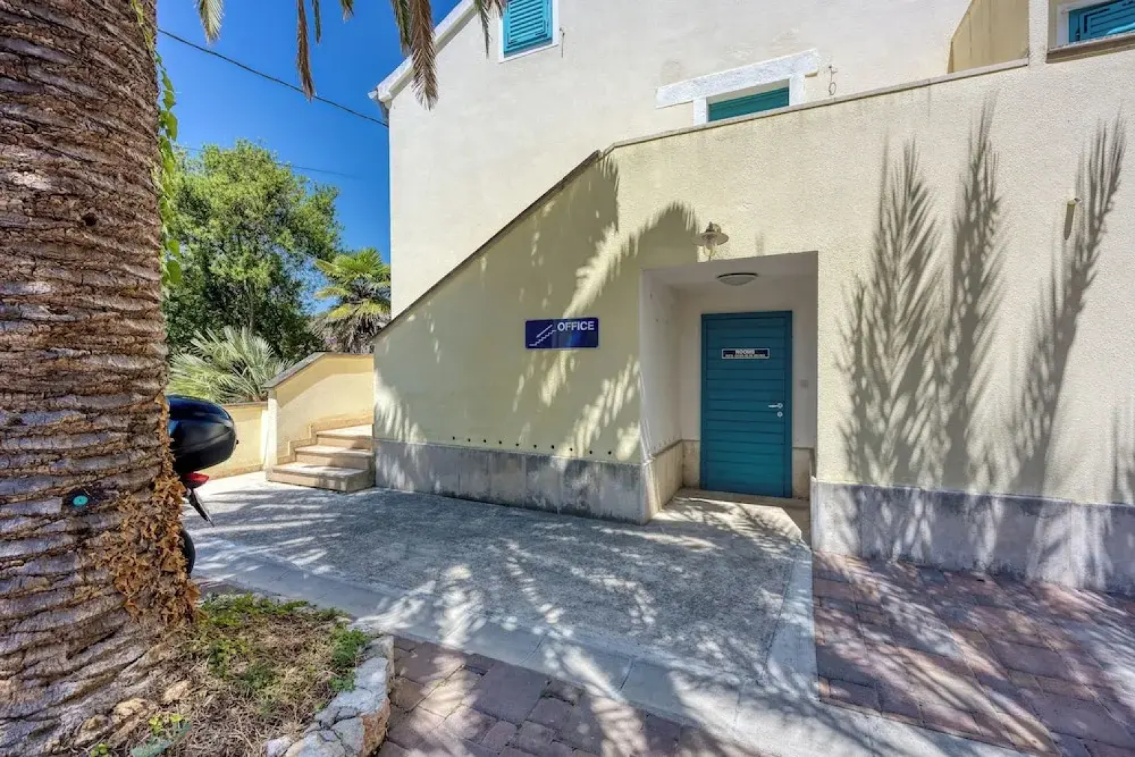 Blue Studio Apartment