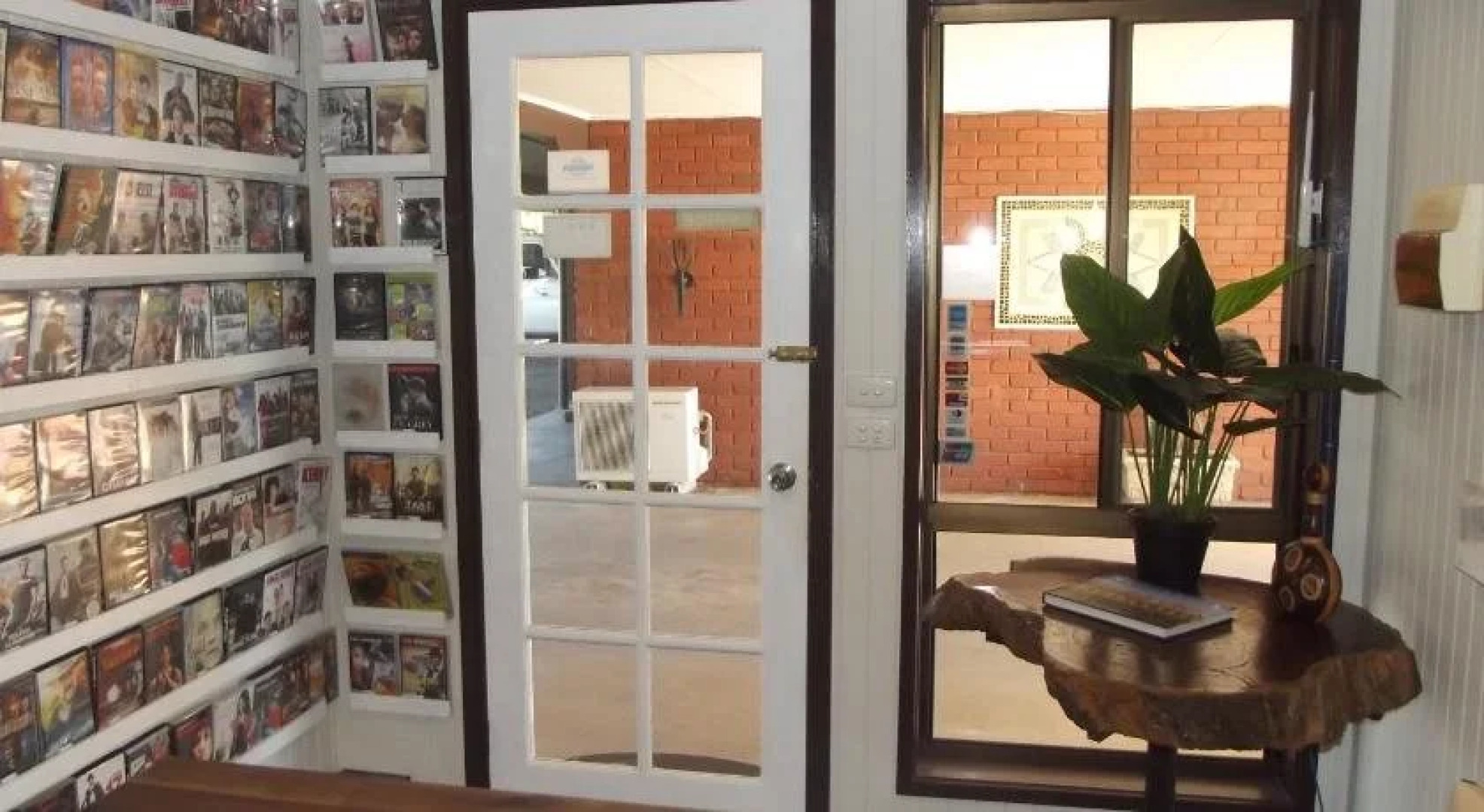 Country Roads Motor Inn