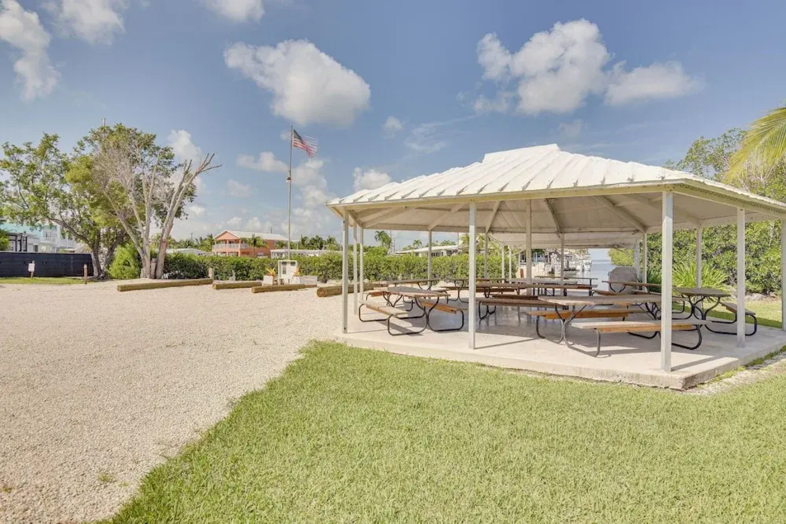 Sunny Key Largo Home w/ Golf Cart & Kayaks