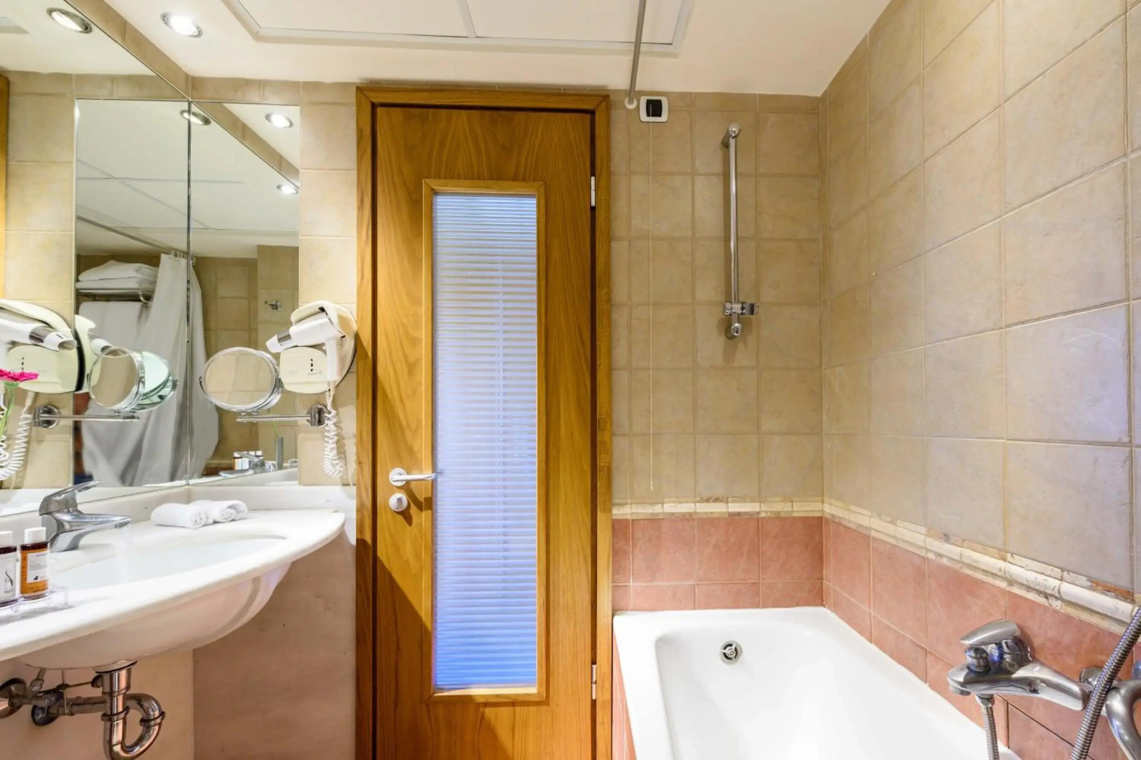 Alexander Beach hotel & Spa