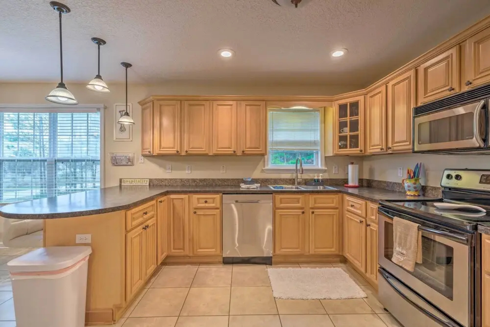 'honey's Hideout' < 1 Mile to River Access!