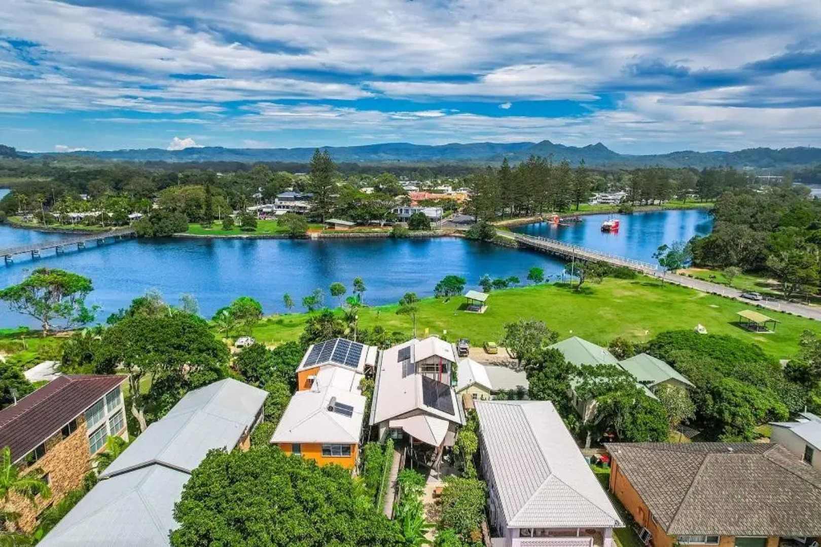 Byron Bay Accom 8 South Beach Lane Riverhouse