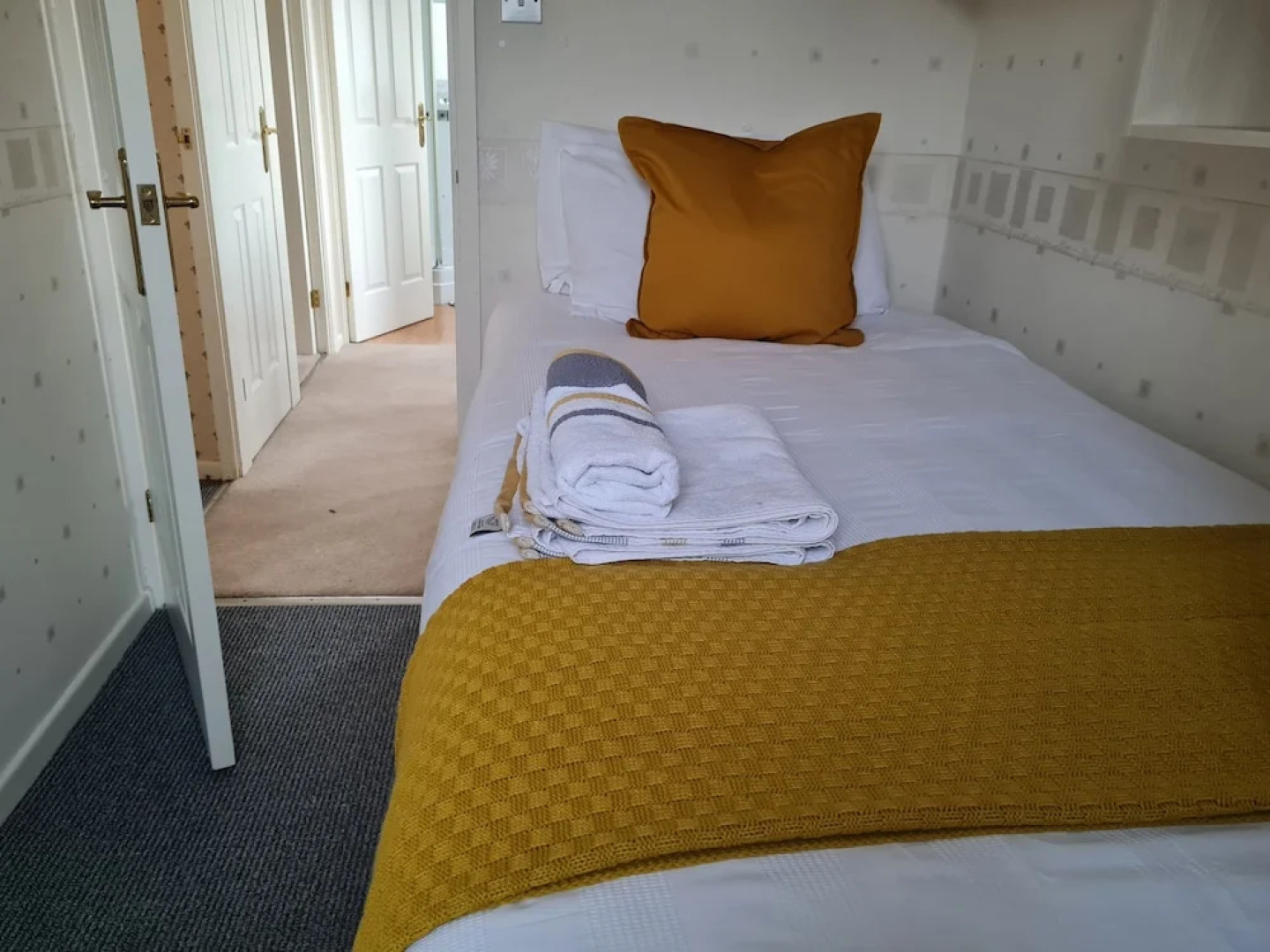 Immaculate 3-bed House With Free Parking in Bolton