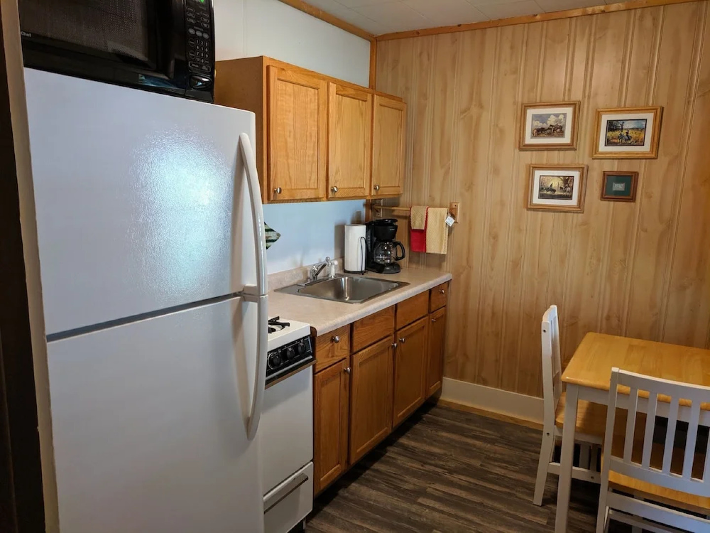 Trails End Cabins & Motel