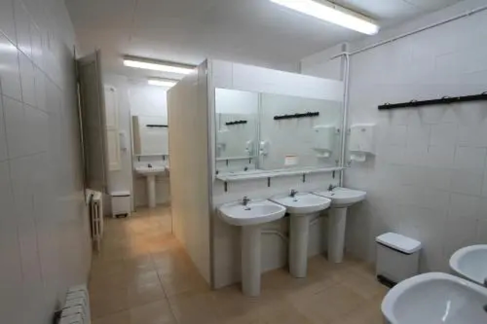 Alberg Roques Blanques