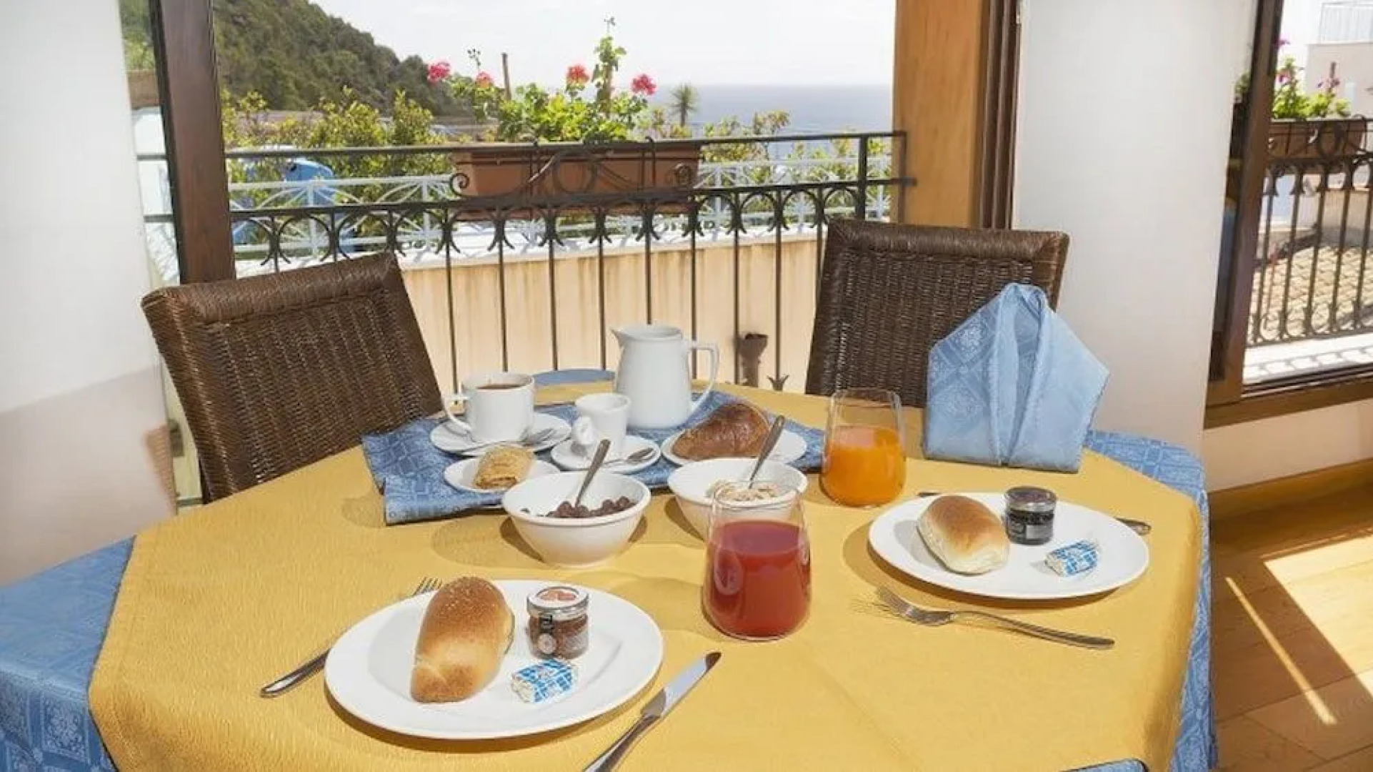 Clelia Case Vista Mare