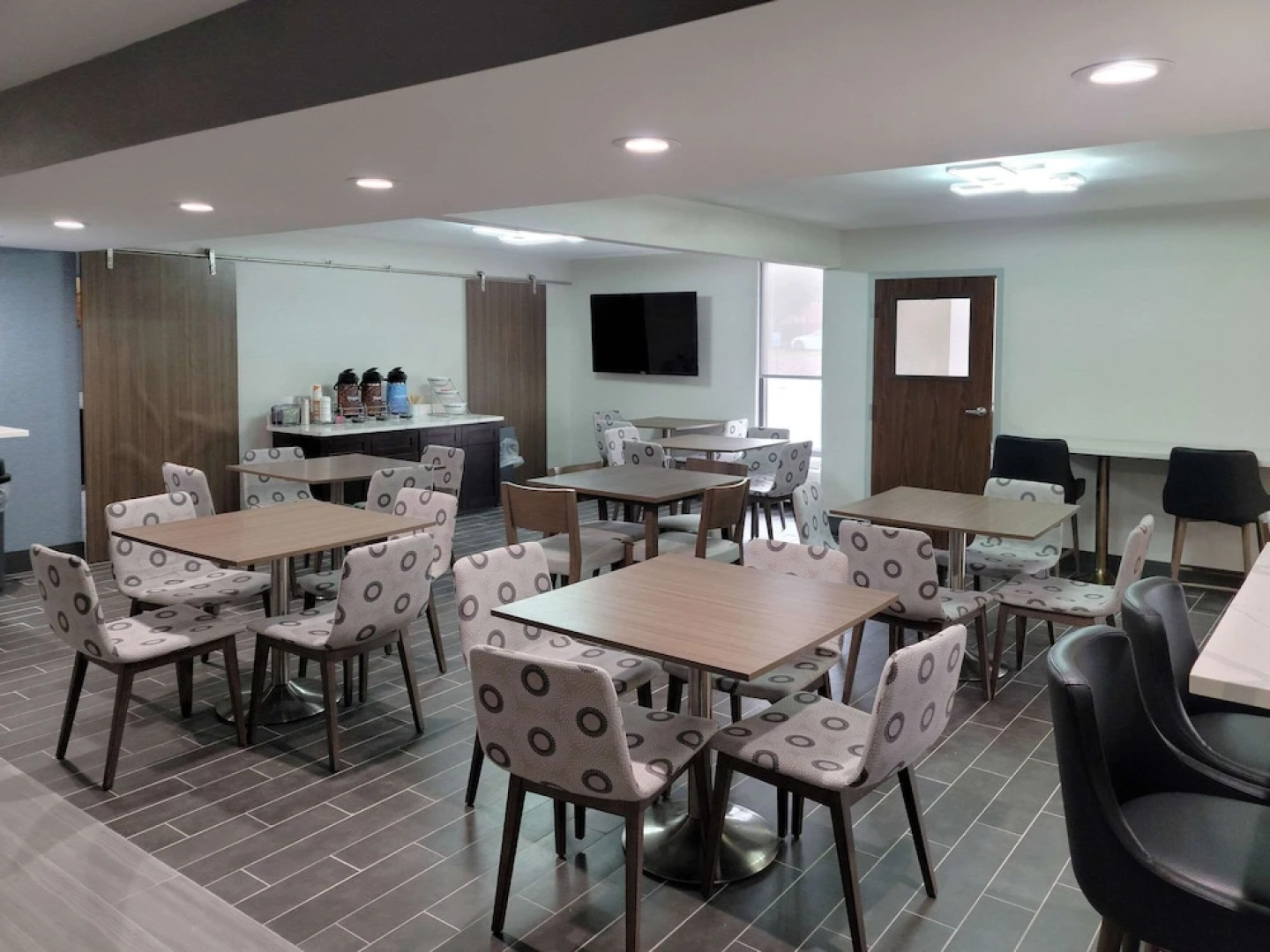 Quality Inn & Suites Outlet Village