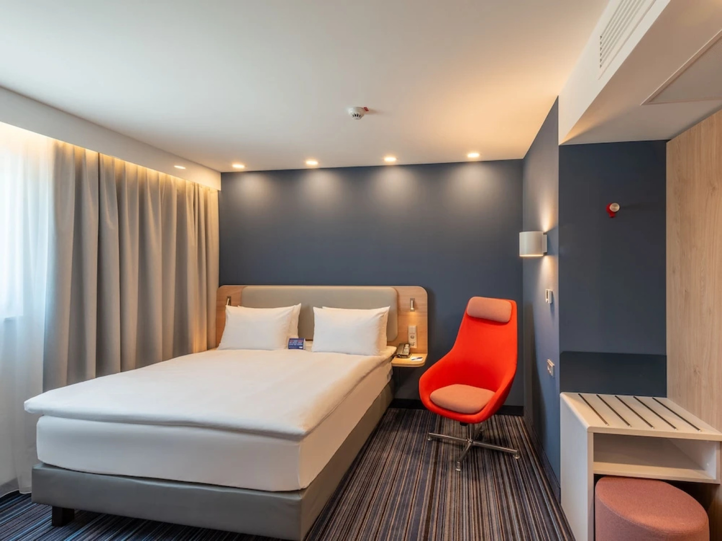 Holiday Inn Express Hamburg South A7 AS42 by IHG