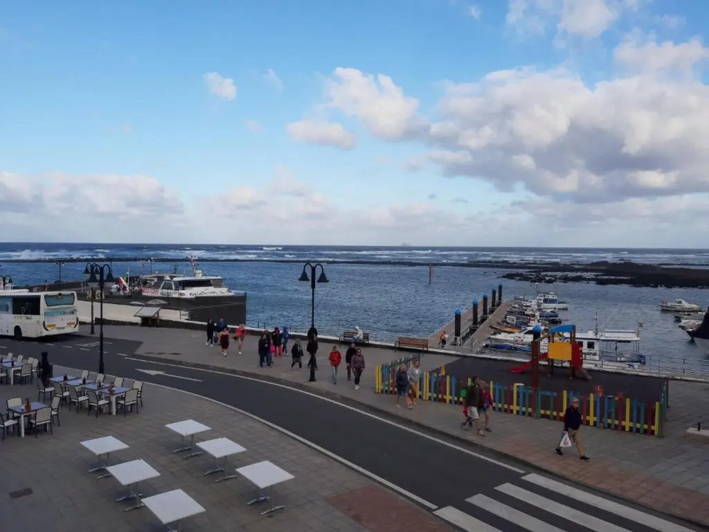 Orzola frente al mar