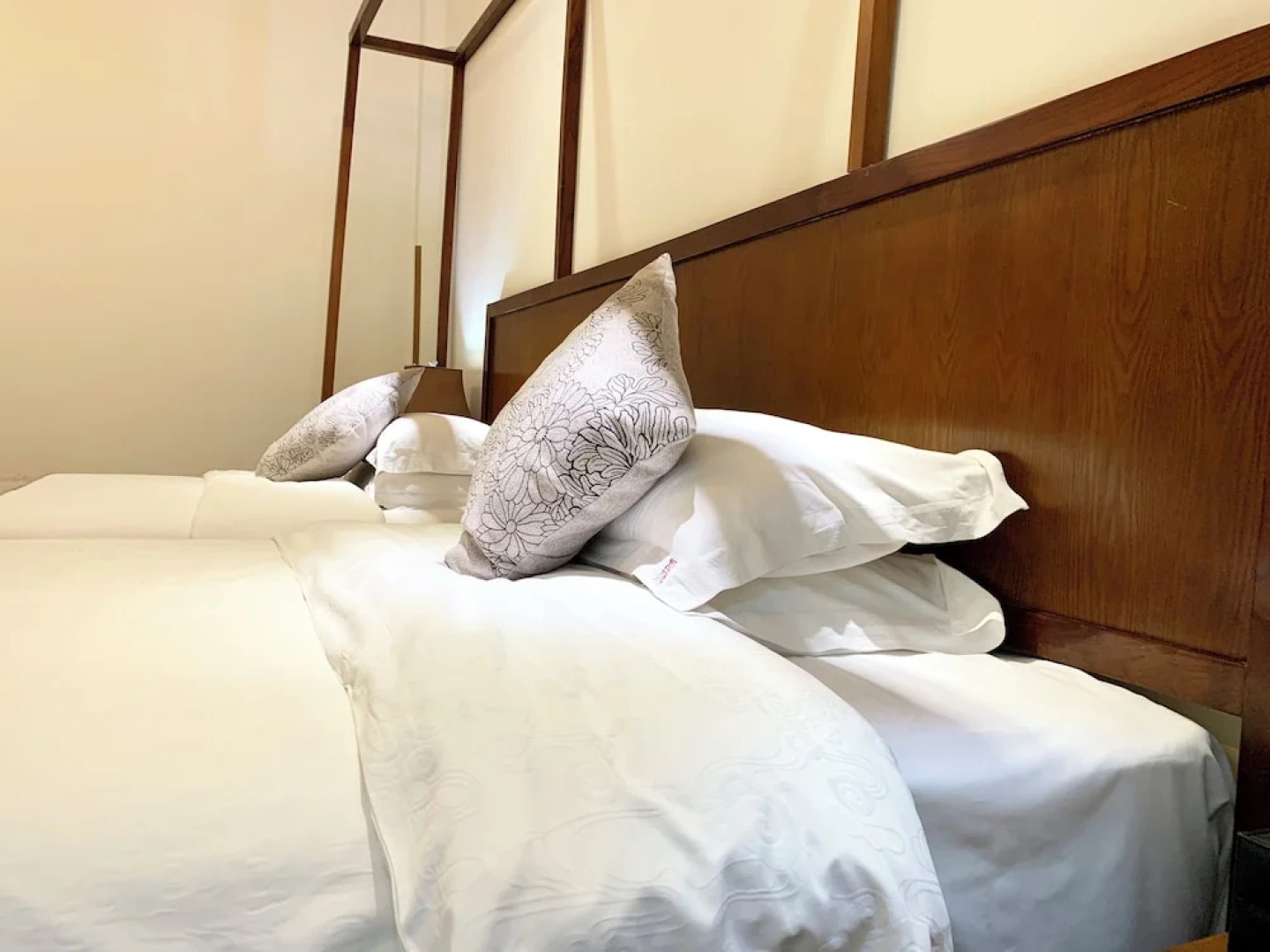 Guilin Crystal Crescent Moon Hotel