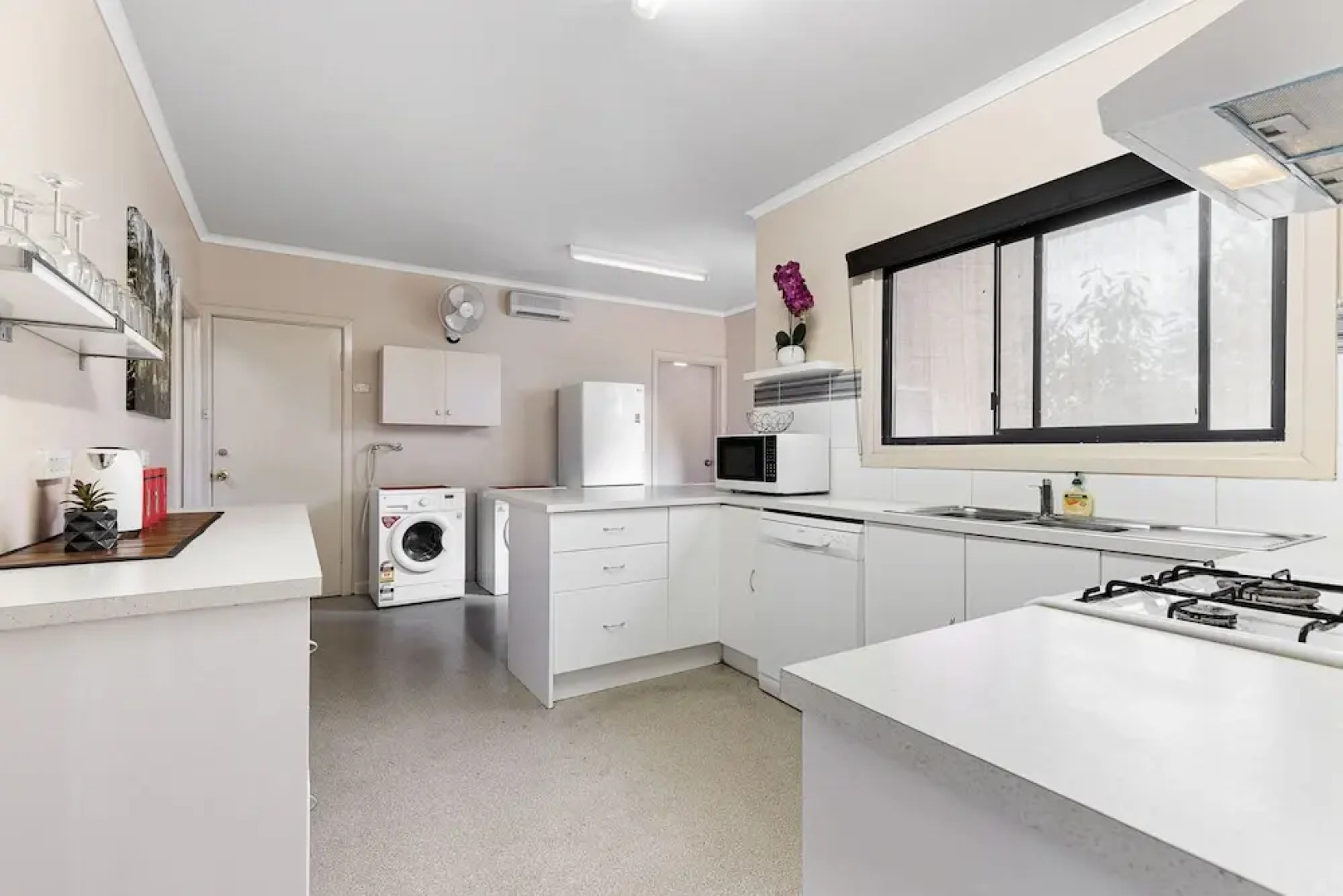The Gazebo Place - Spacious 4 Bedroom near Murray River
