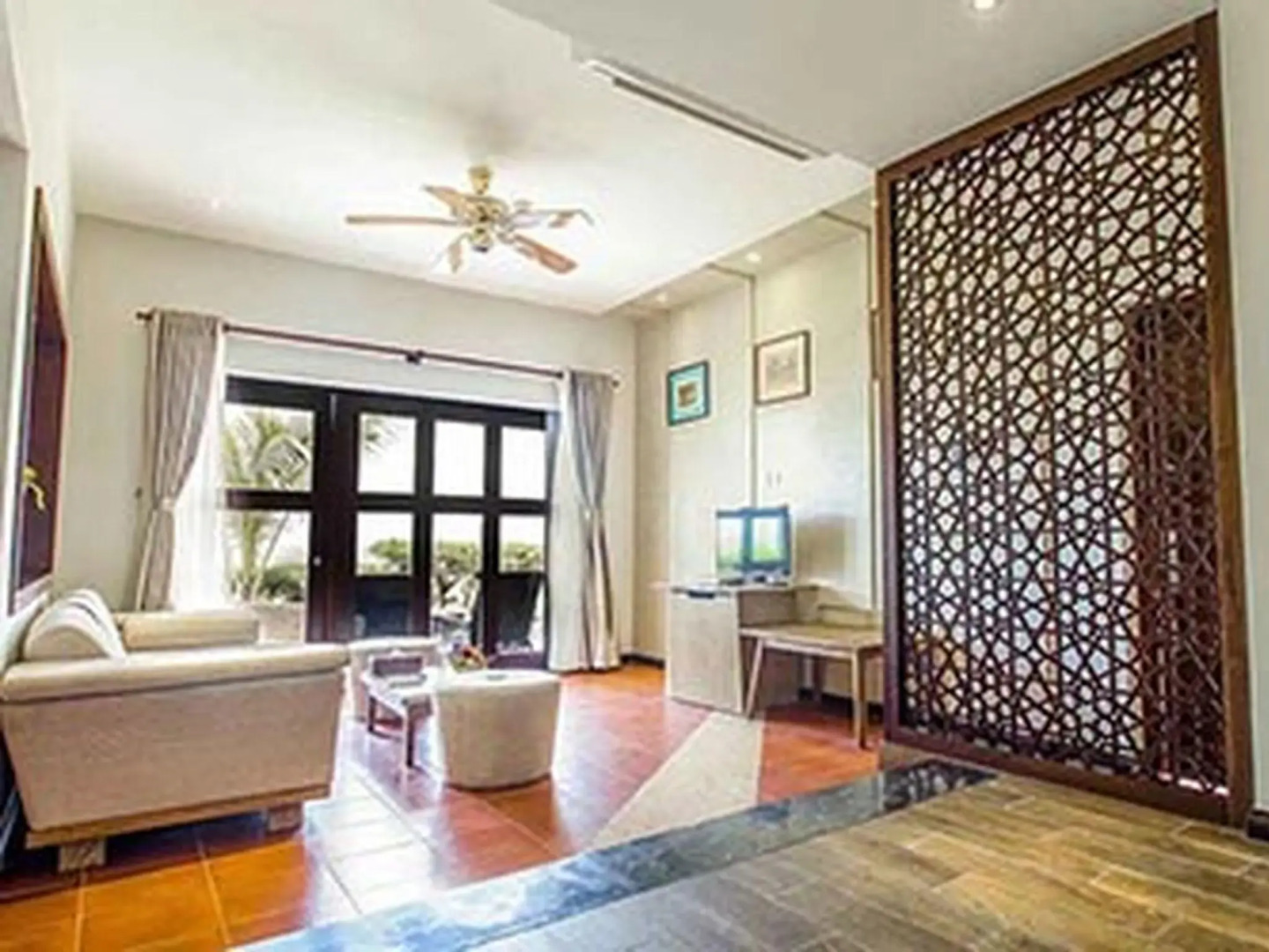 Sandy Beach Non Nuoc Resort