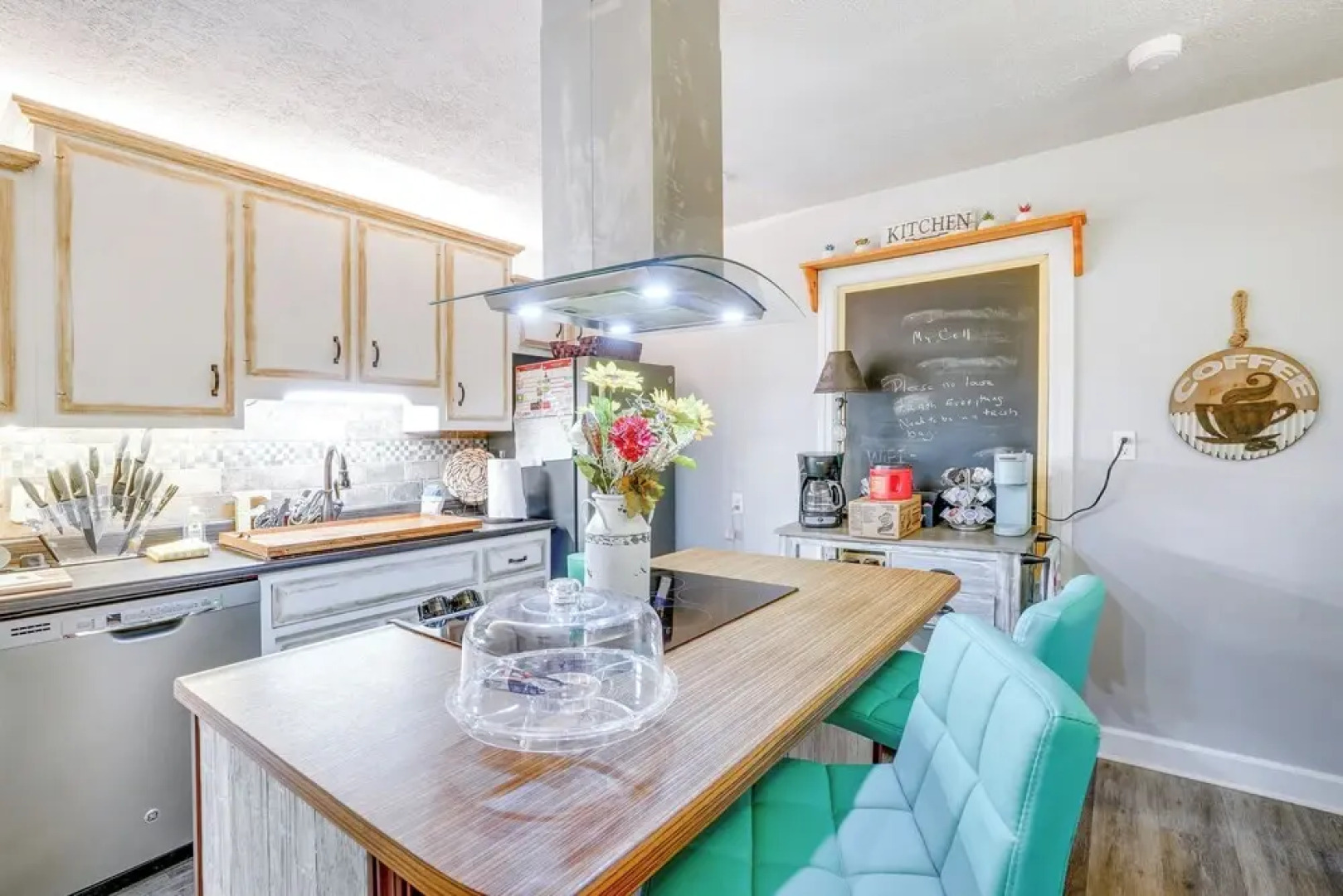 Charming Bardstown Home w/ Deck ~ 1 Mi to Downtown