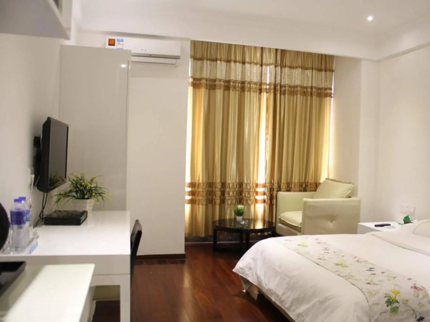 Private Apartment-Huayuan International