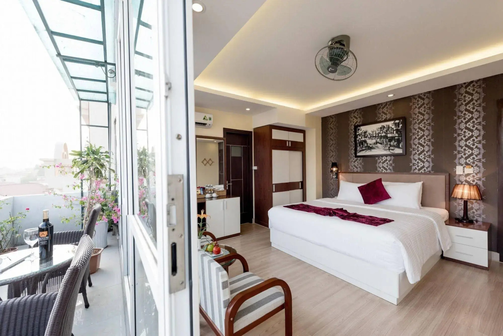 Golden Legend Diamond Hotel	