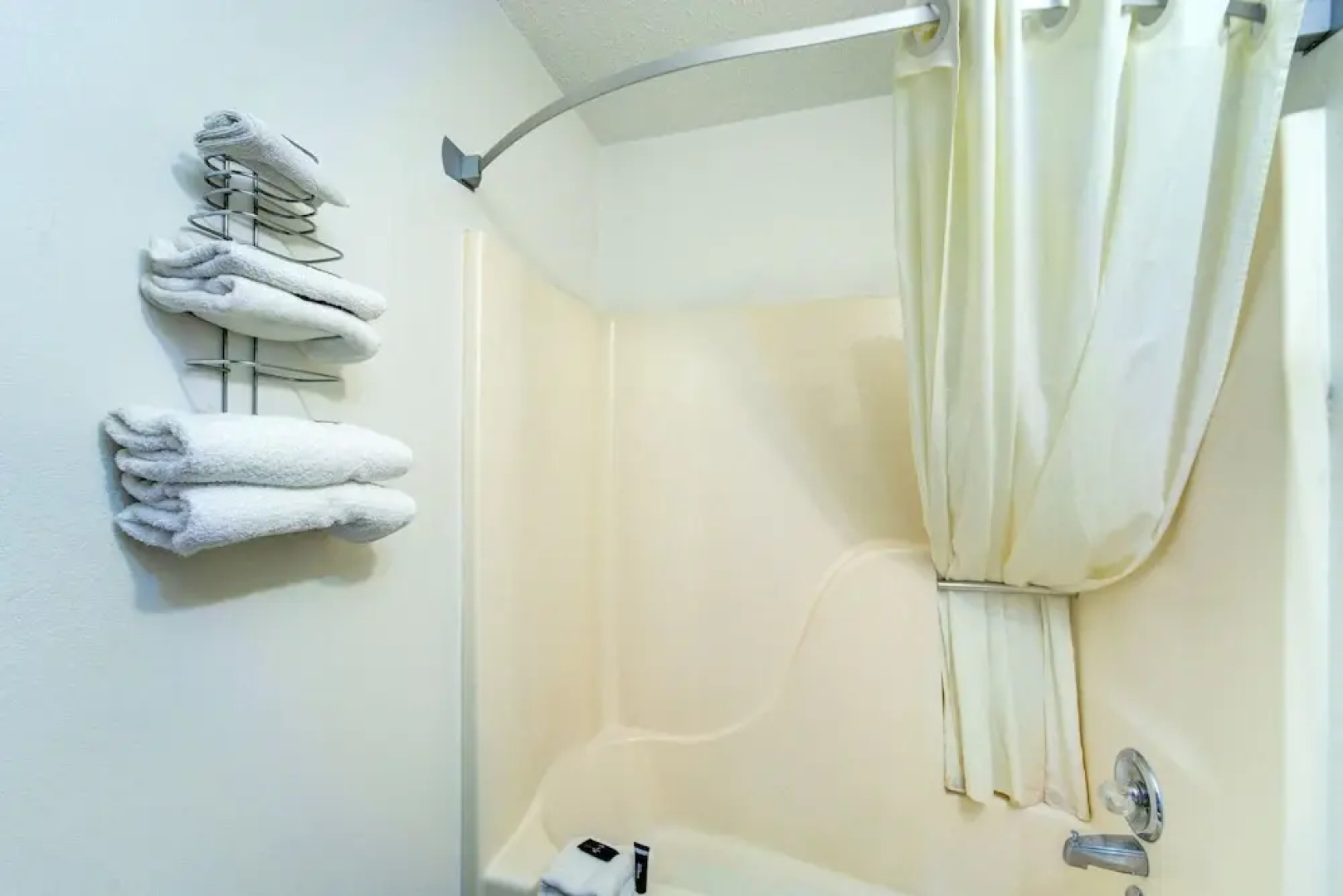 Capital O Amerihost Inn and Suites Kingdom City Hwy 54 MO