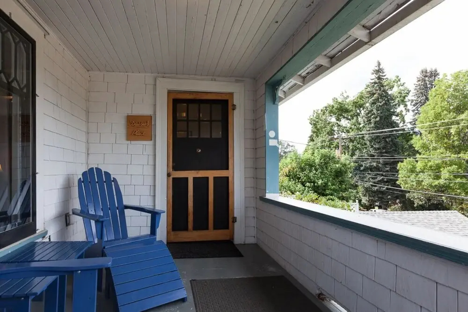 Daisy's Place 3 Bedroom Home by RedAwning